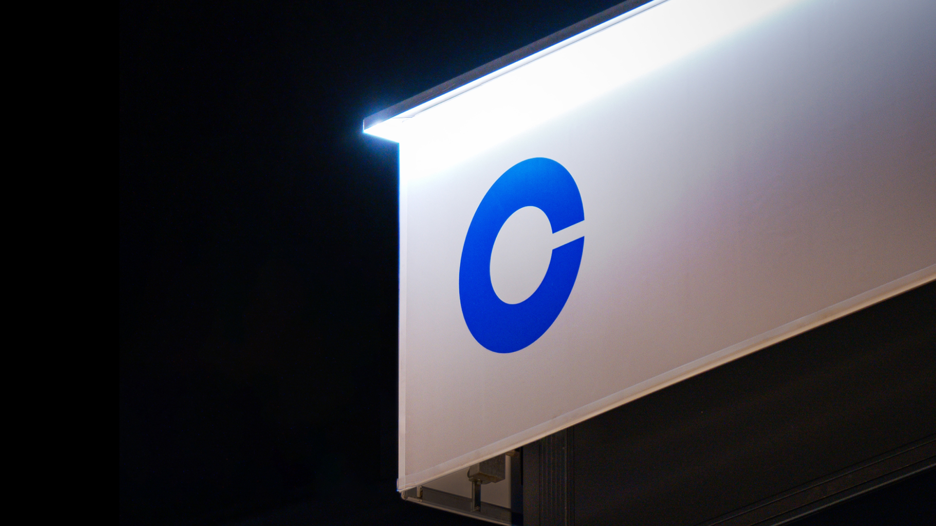 Coinbase_Davos_Exterior_03